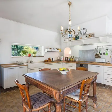 Sleeps 12 Pool Wifi Cournazac