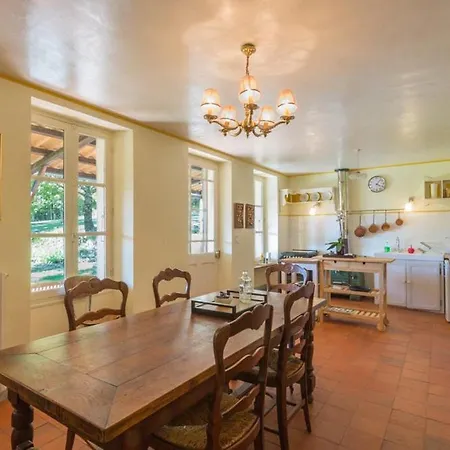 Sleeps 12 Pool Wifi Cournazac