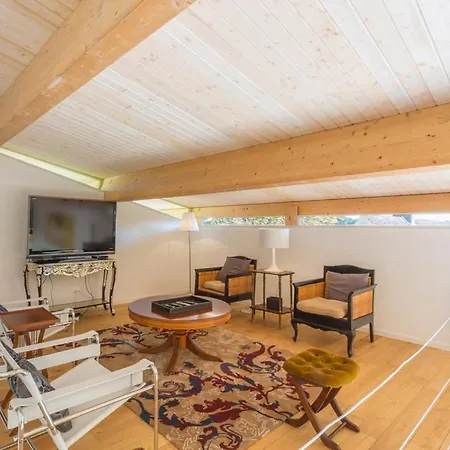 Sleeps 12 Pool Wifi Villa